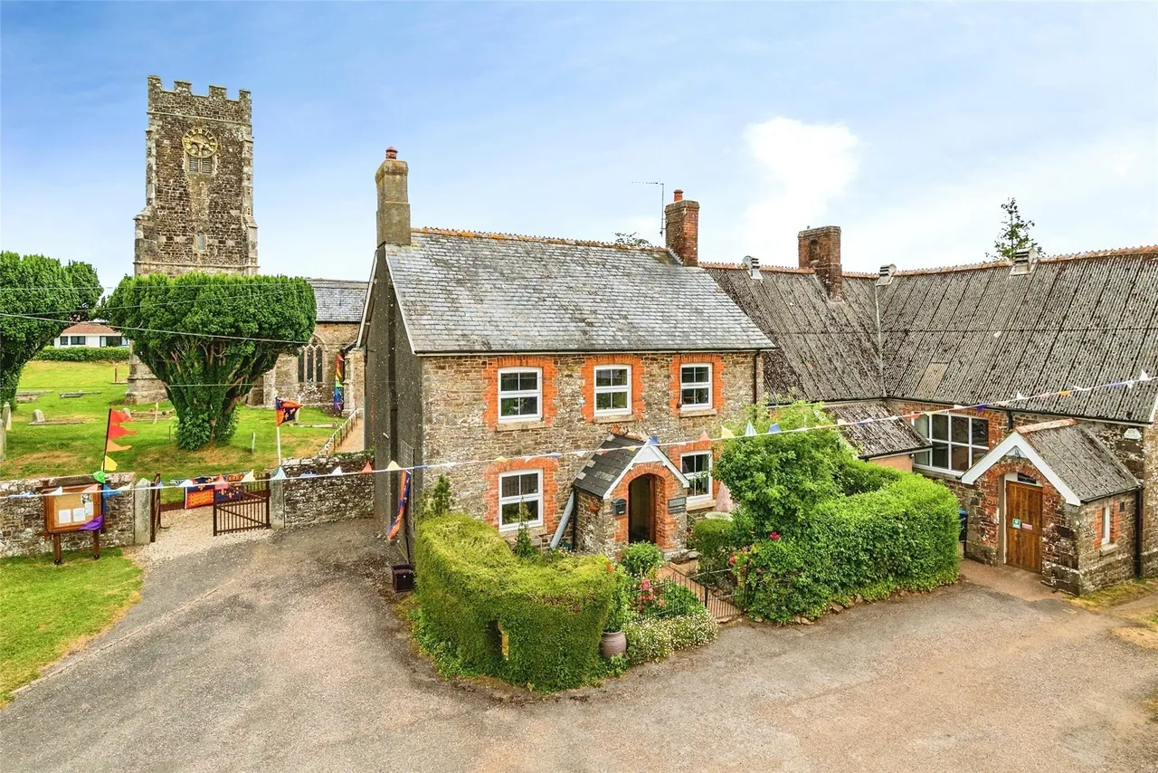 2 bed property for sale — Coldridge, Crediton, Devon, EX17