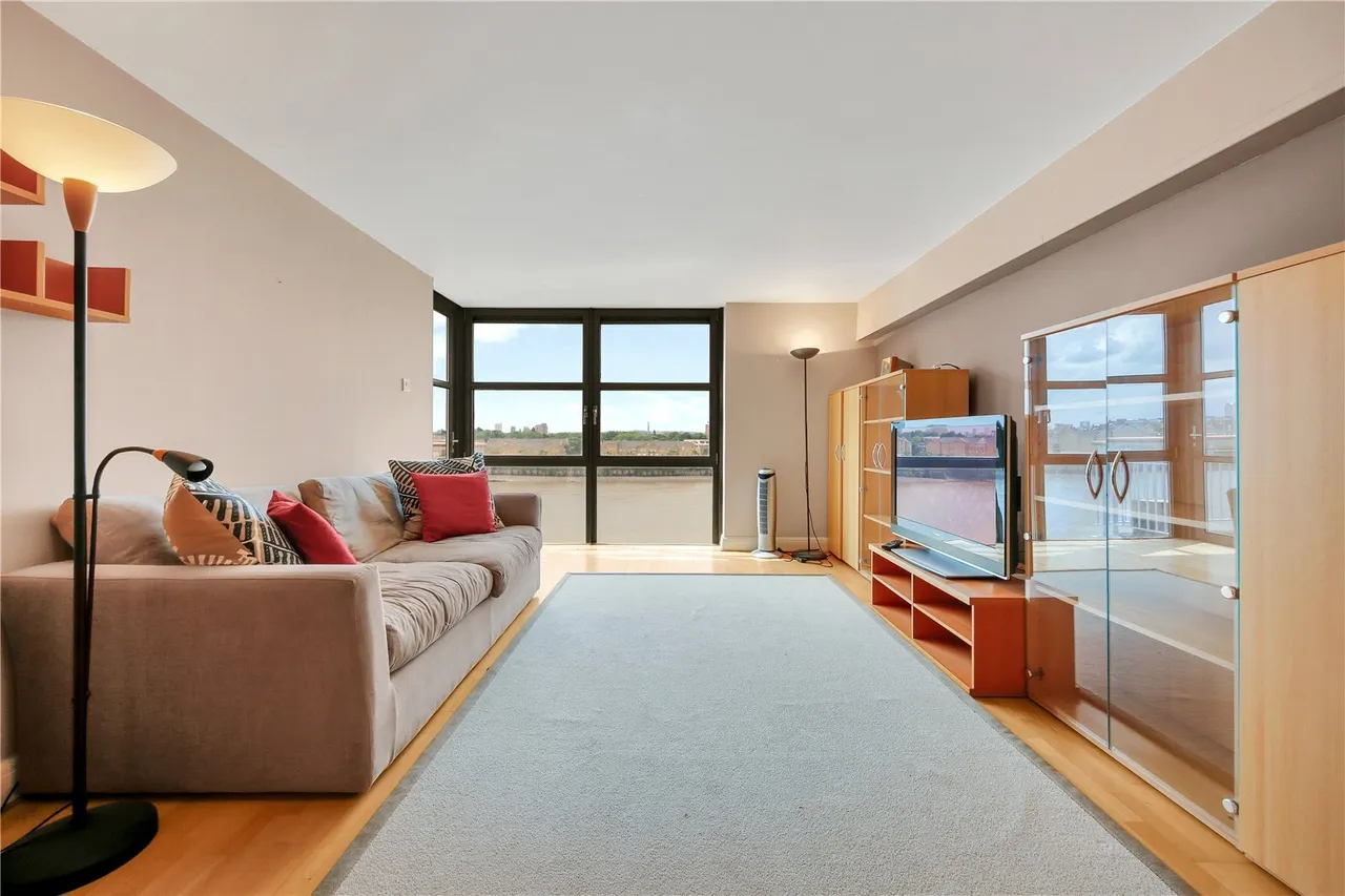 2 bed flat for sale, Narrow Street, London, E14