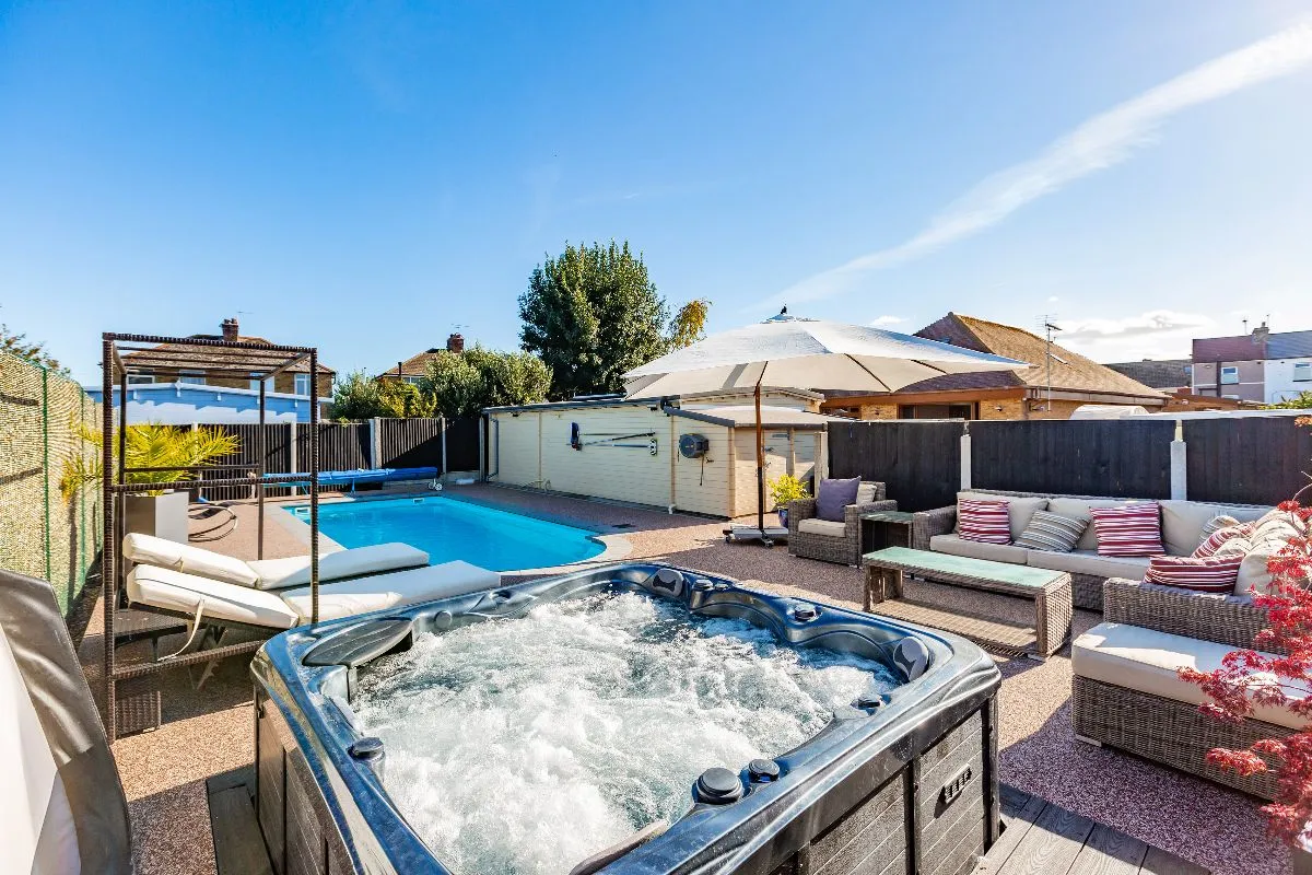 4 bed house for sale — Coxes Lane, Ramsgate, Kent, CT12 6SA