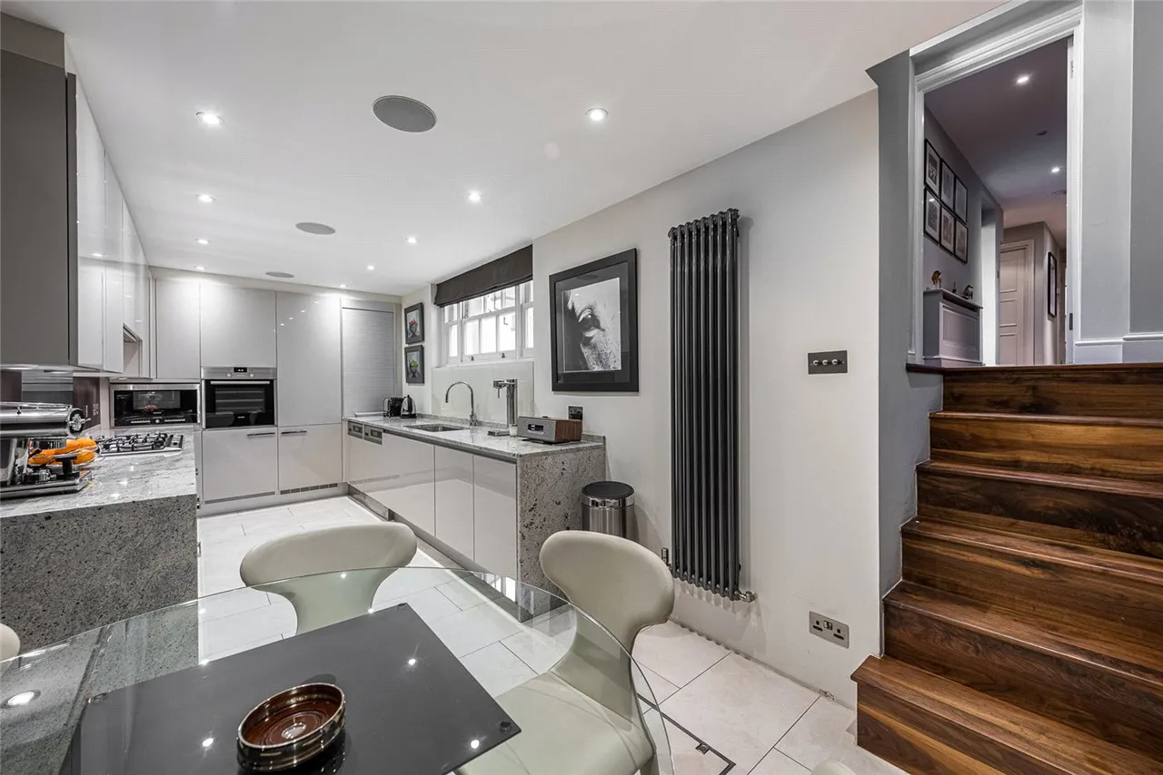 Winchester Street, London, SW1V, photo 6