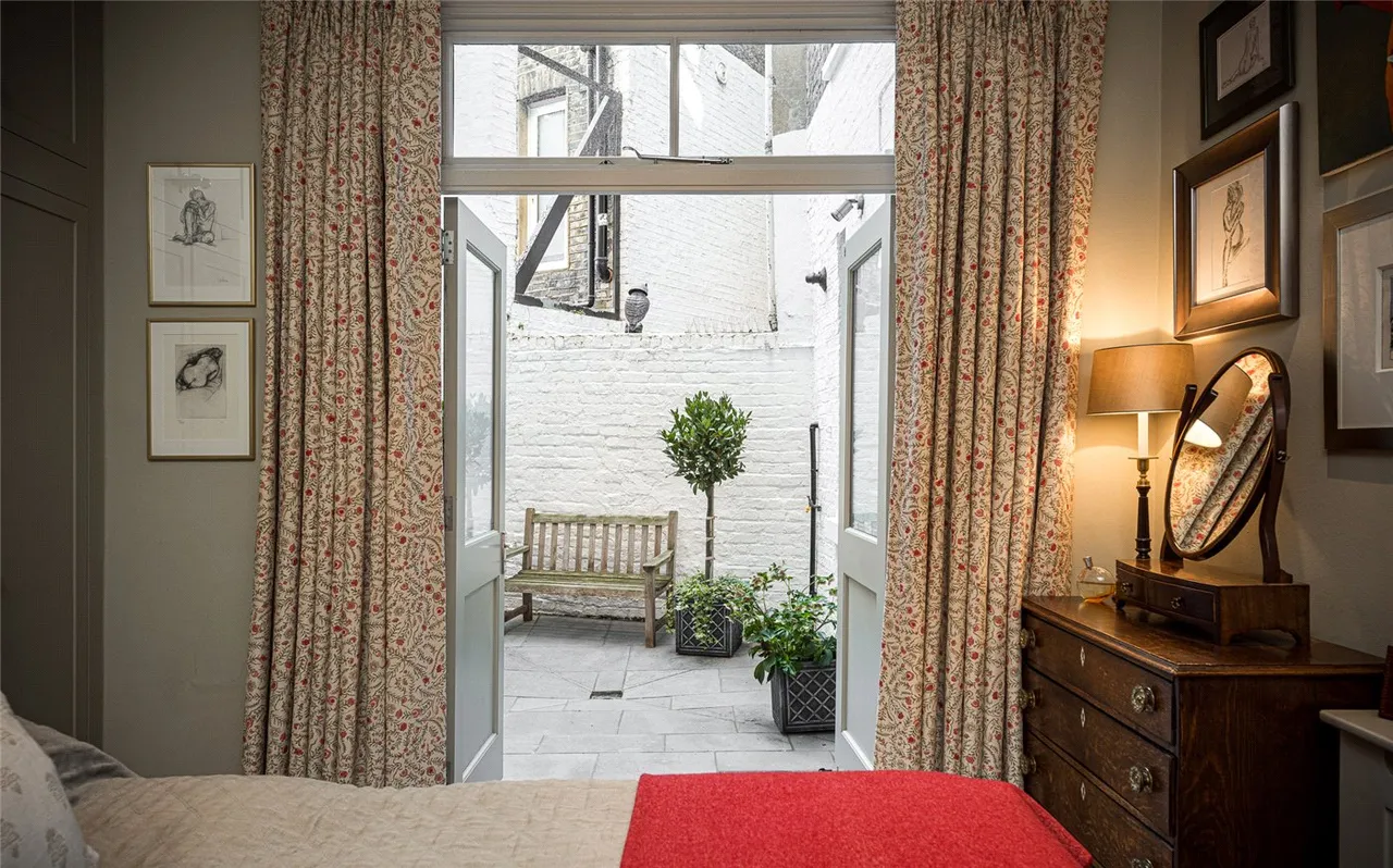 Winchester Street, London, SW1V, photo 9