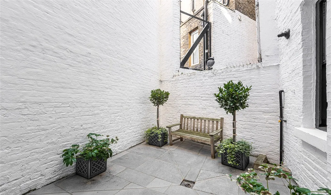 Winchester Street, London, SW1V, photo 11