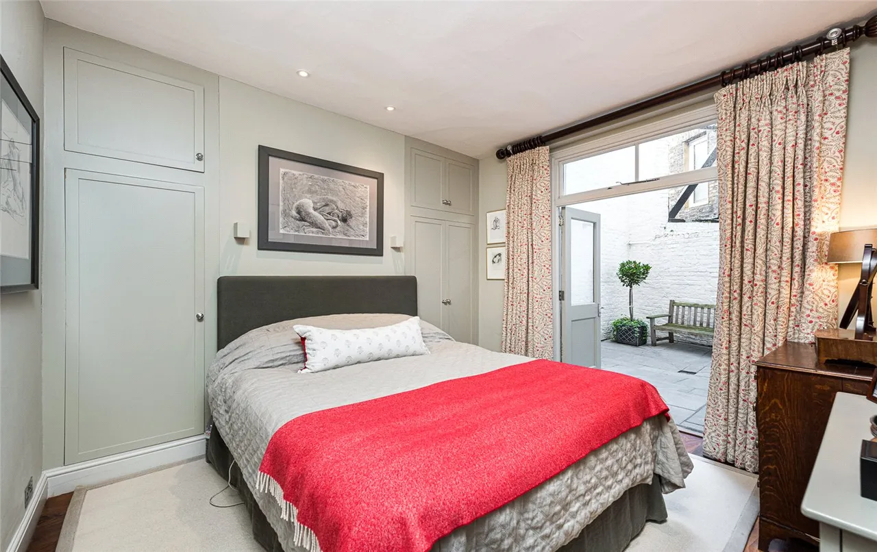 Winchester Street, London, SW1V, photo 2