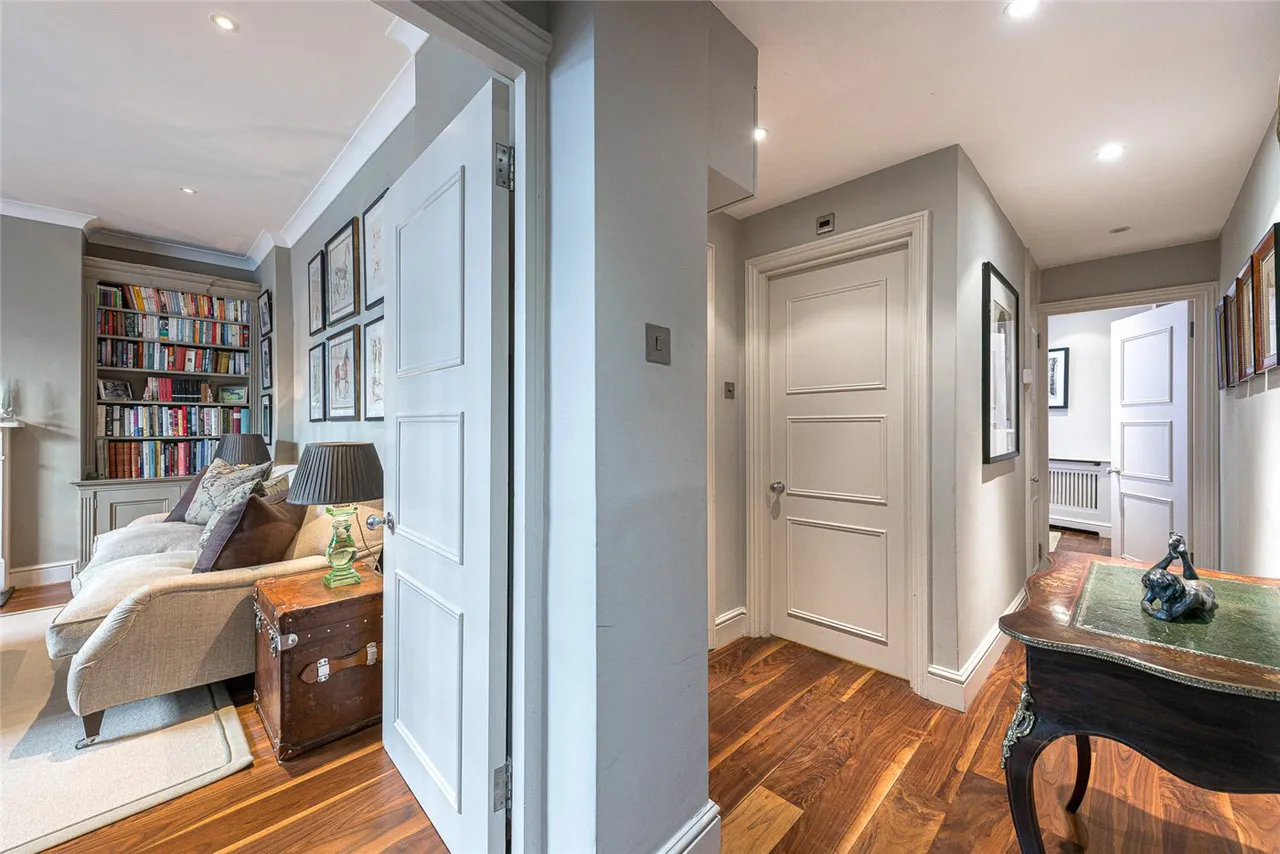Winchester Street, London, SW1V, photo 13
