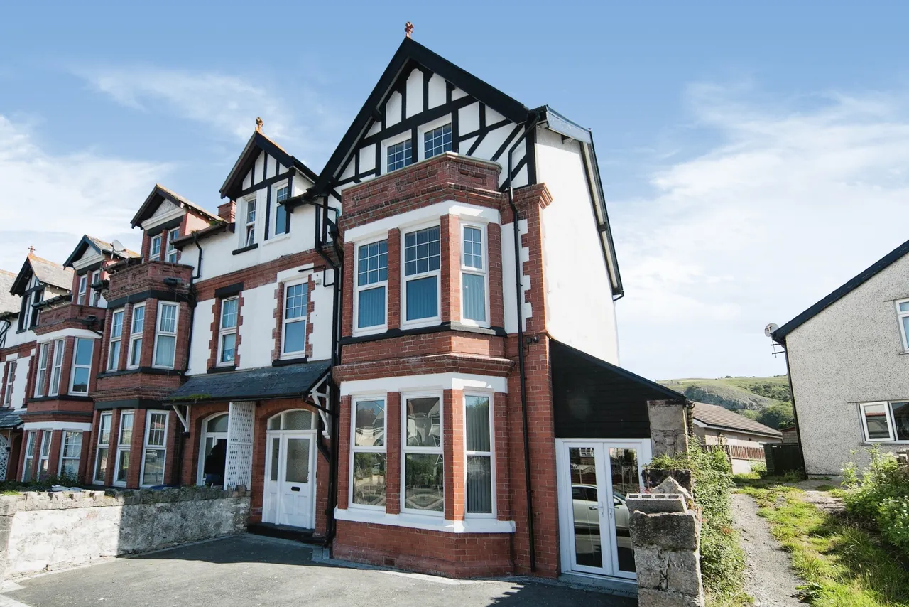 3 bed property for sale, Conway Road, Llandudno, LL30