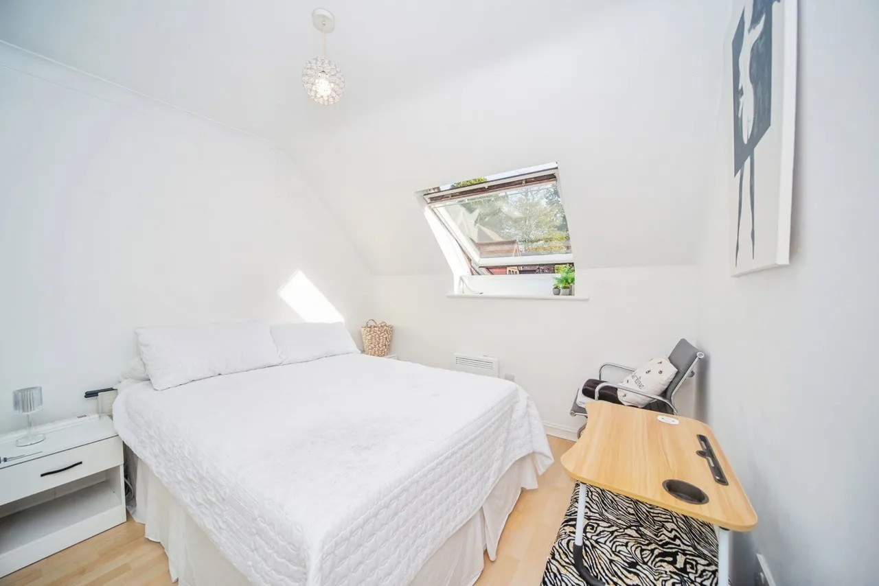 Bassett Crescent West, Southampton, SO16, photo 9