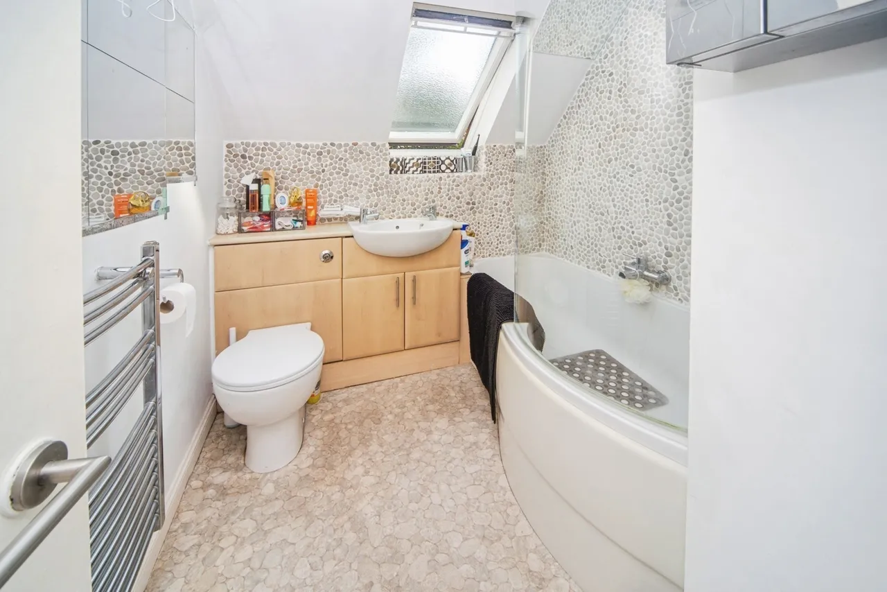 Bassett Crescent West, Southampton, SO16, photo 11