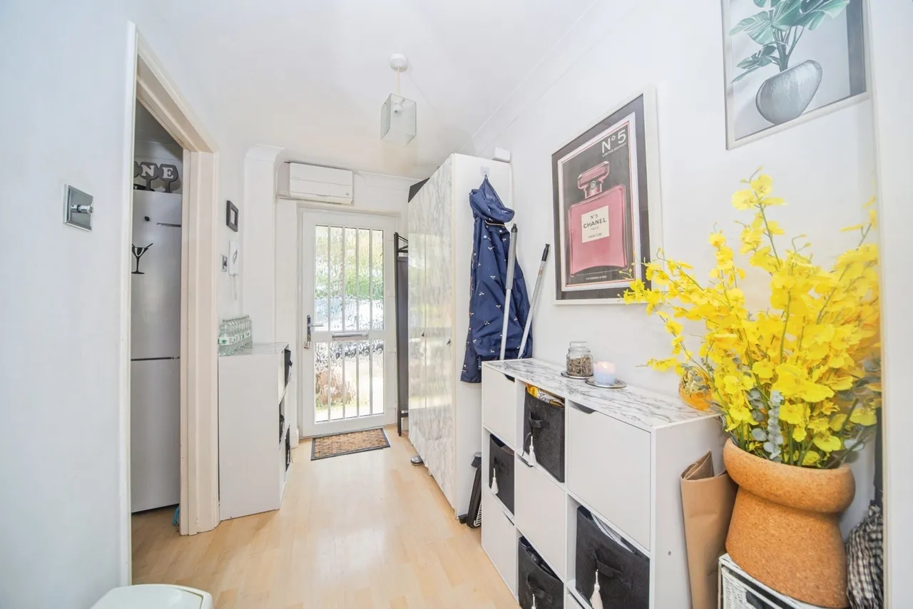 Bassett Crescent West, Southampton, SO16, photo 13