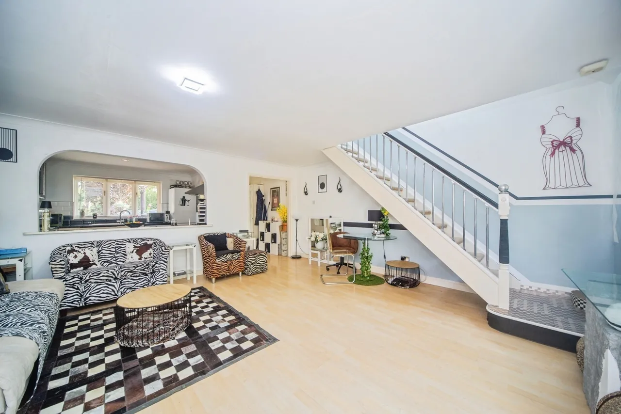 Bassett Crescent West, Southampton, SO16, photo 3