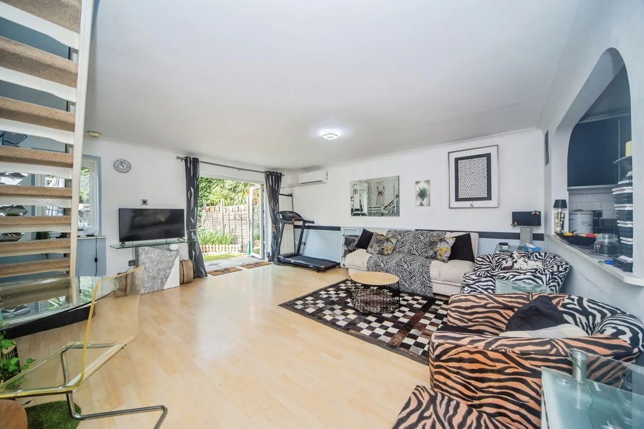 Bassett Crescent West, Southampton, SO16, photo 2