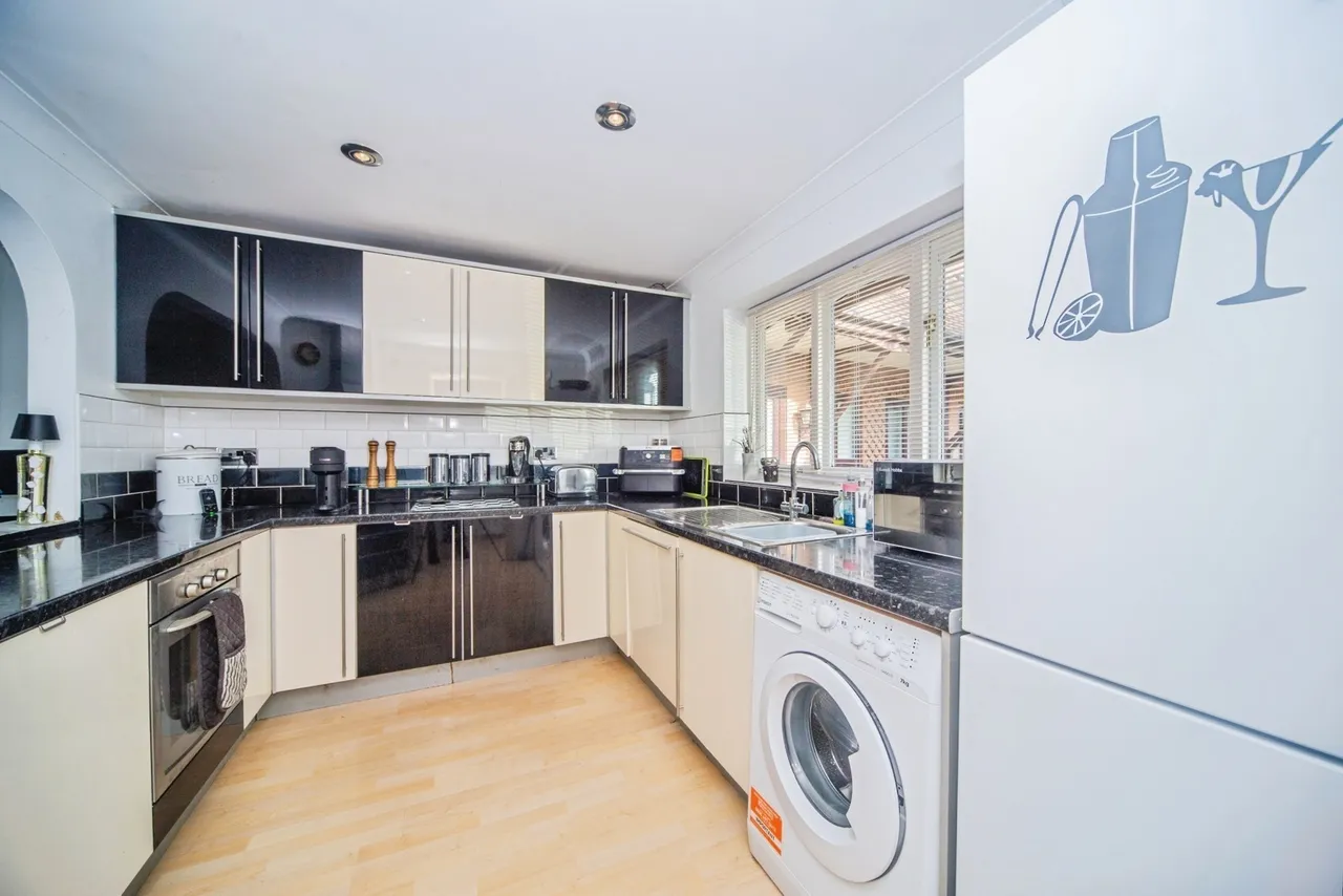 Bassett Crescent West, Southampton, SO16, photo 12