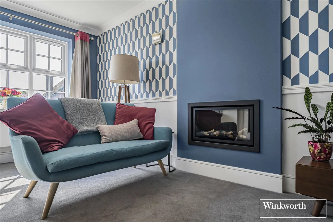 Heywood Drive, Bagshot, Surrey, GU19, photo 11