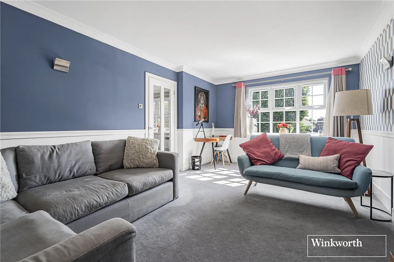 Heywood Drive, Bagshot, Surrey, GU19, photo 4