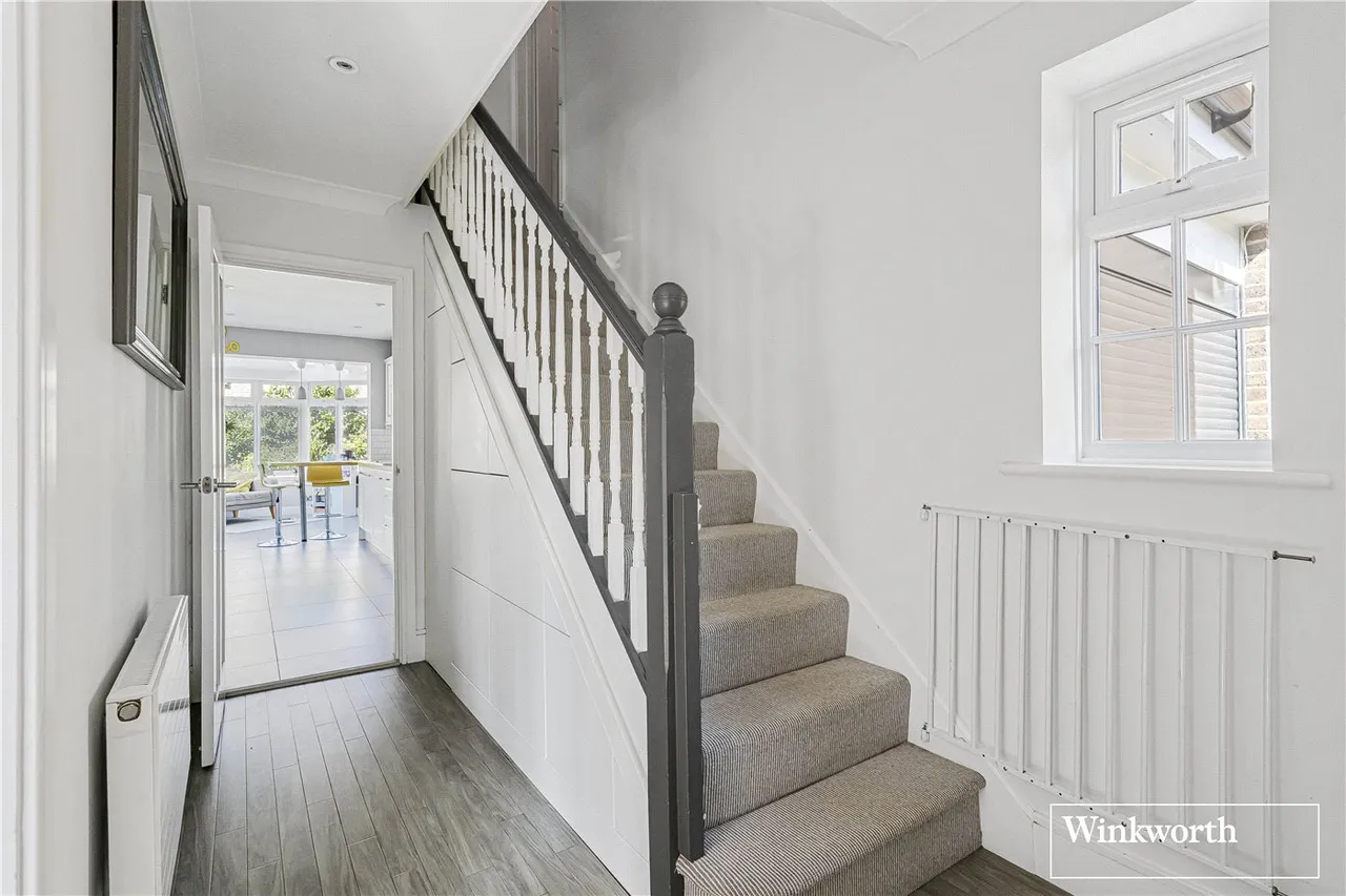 Heywood Drive, Bagshot, Surrey, GU19, photo 12