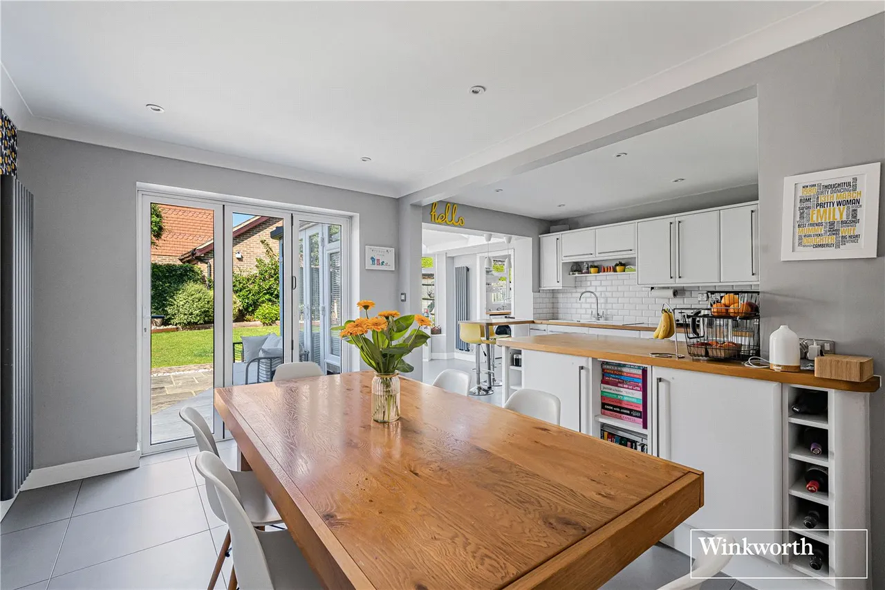 Heywood Drive, Bagshot, Surrey, GU19, photo 7