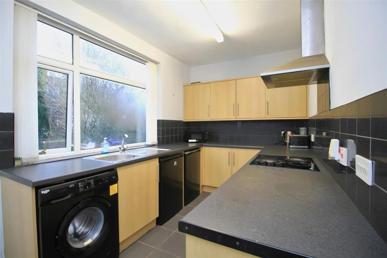 Bentley Road, Denton, photo 6