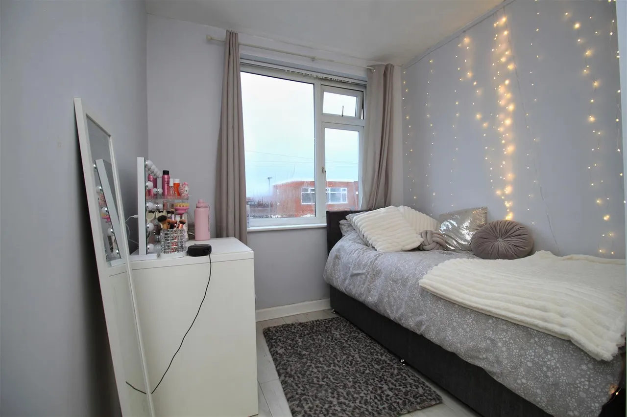 Bentley Road, Denton, photo 14