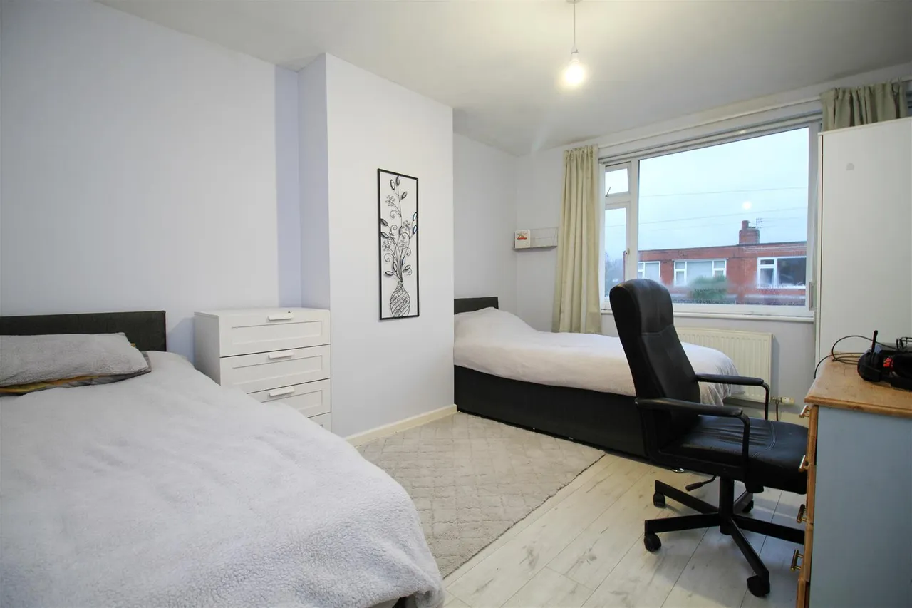 Bentley Road, Denton, photo 10