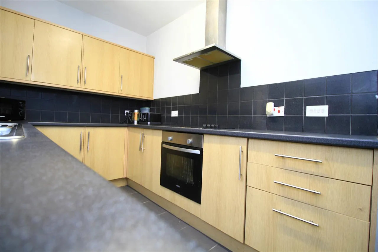 Bentley Road, Denton, photo 5