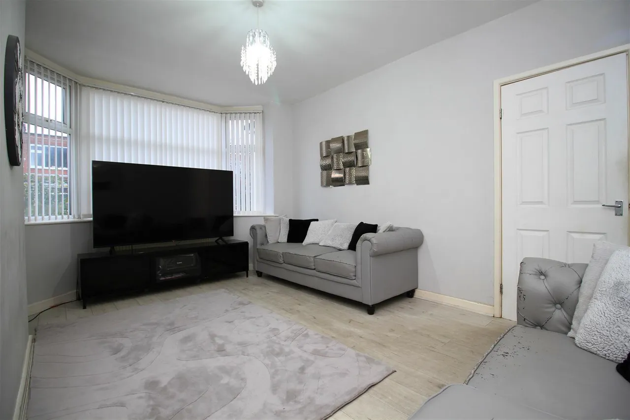 Bentley Road, Denton, photo 3