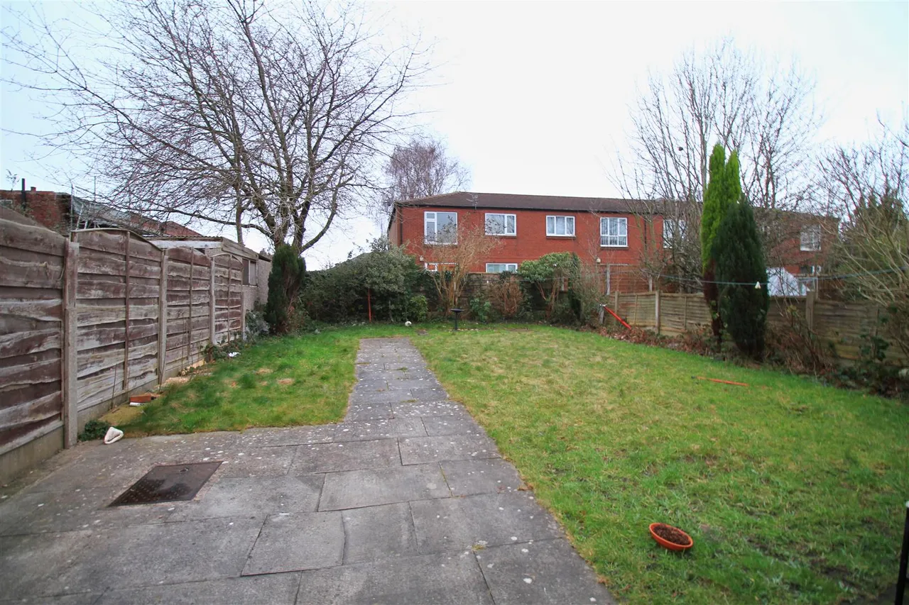 Bentley Road, Denton, photo 16