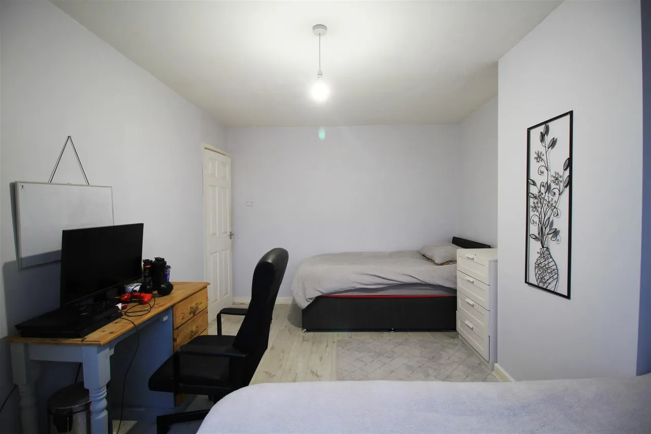 Bentley Road, Denton, photo 11