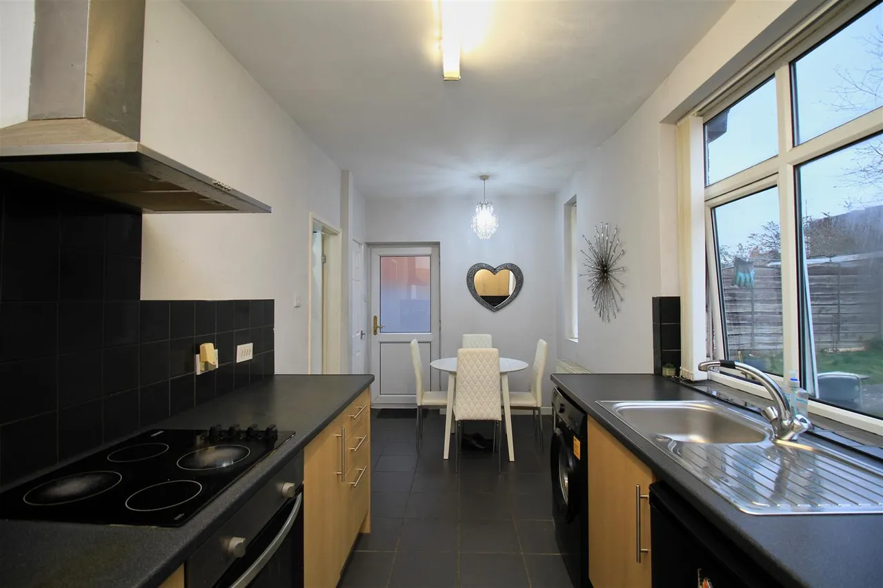 Bentley Road, Denton, photo 8
