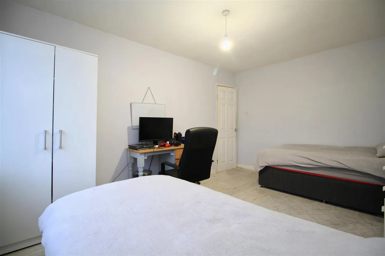 Bentley Road, Denton, photo 12
