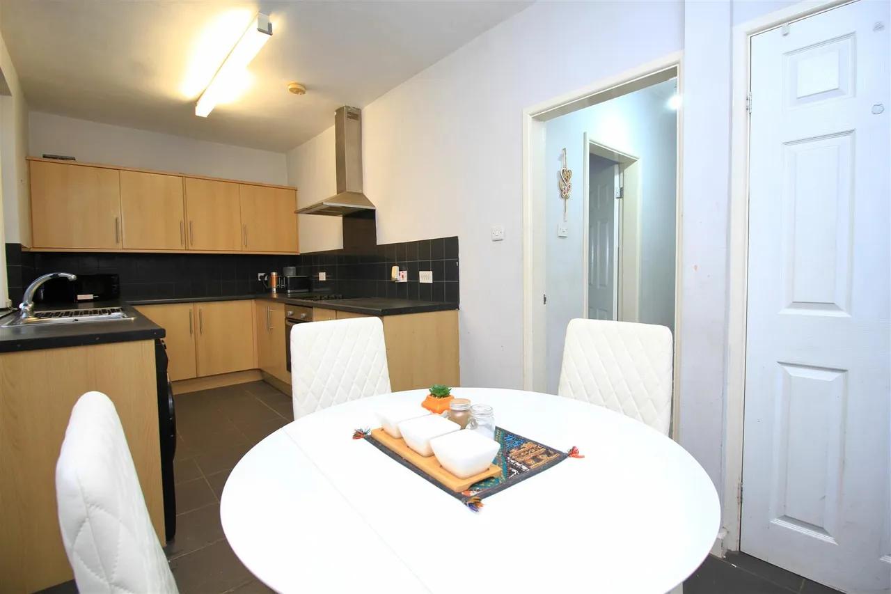 Bentley Road, Denton, photo 7
