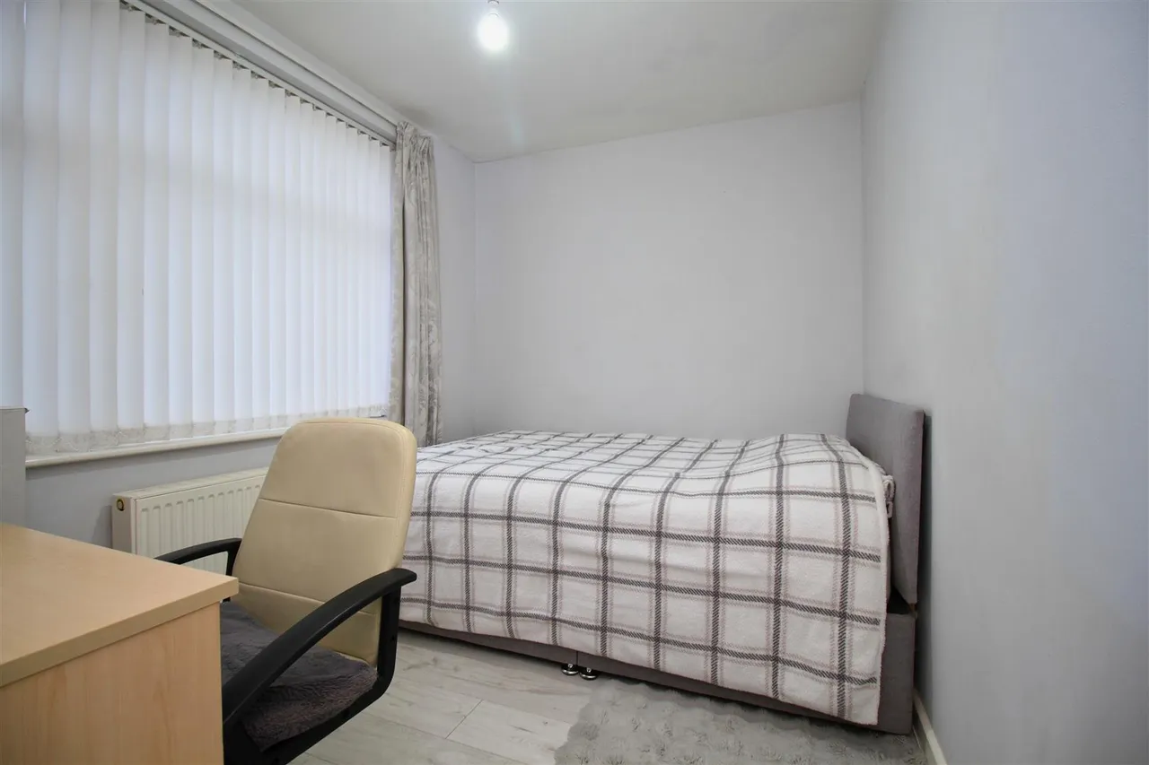 Bentley Road, Denton, photo 13