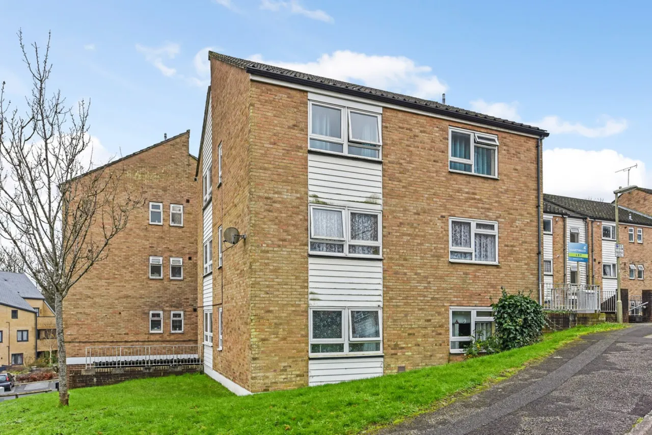 3 bed flat for sale — Woolford Close