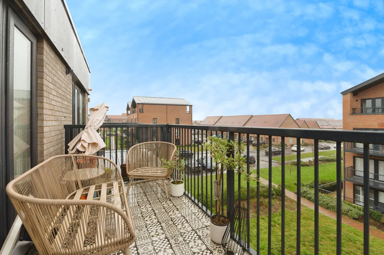 Whittle Drive, Hornchurch, RM12, photo 2