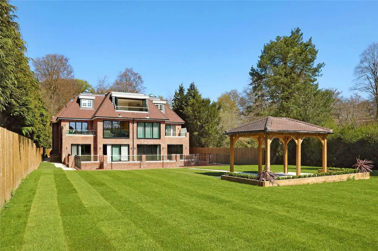 Ledborough Lane, Beaconsfield, Buckinghamshire, HP9 2DG, photo 2