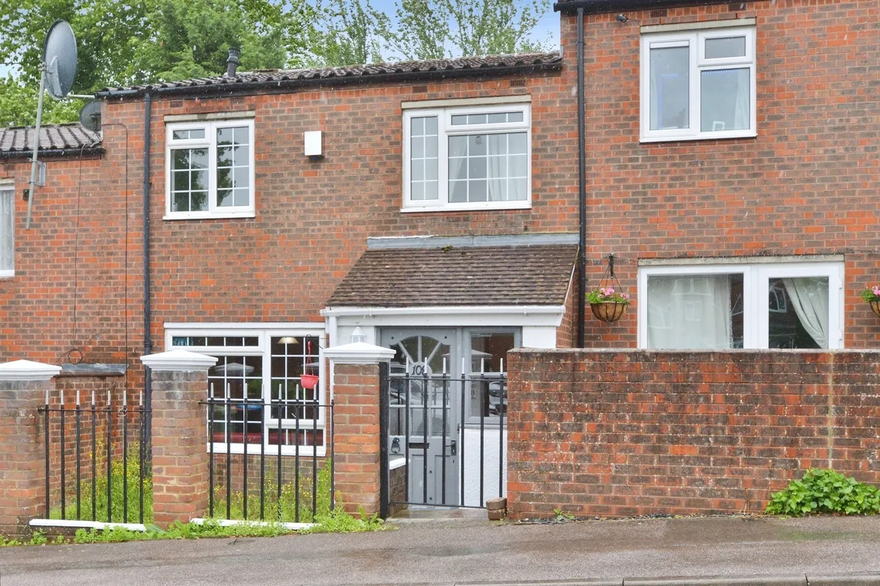 3 bed house for sale — Turnmill Avenue, Springfield, Milton Keynes