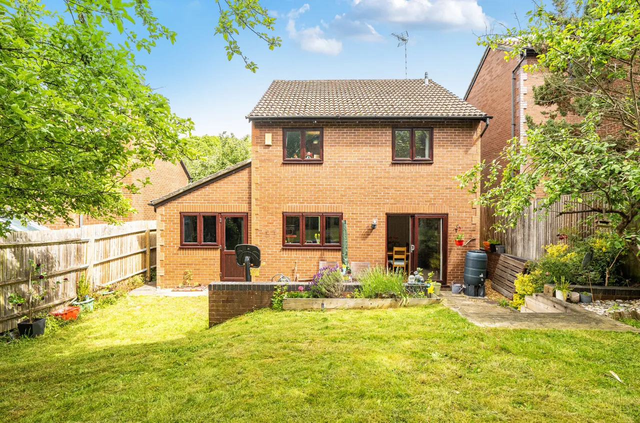 Finch Way, Burghfield Common, Reading, Berkshire, RG7 3XT, photo 2