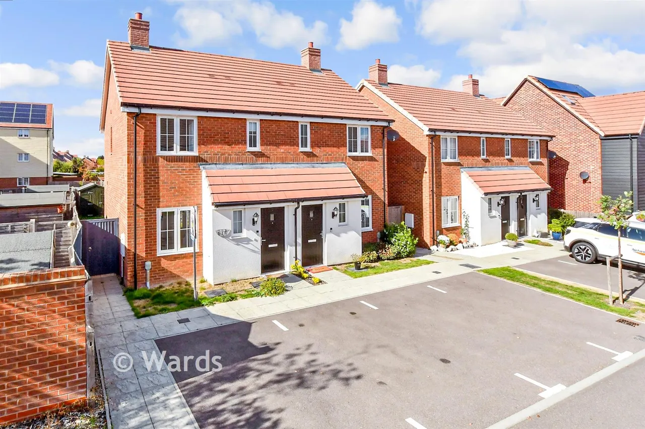 2 bed house for sale, Joy Drive, Tonbridge, TN12