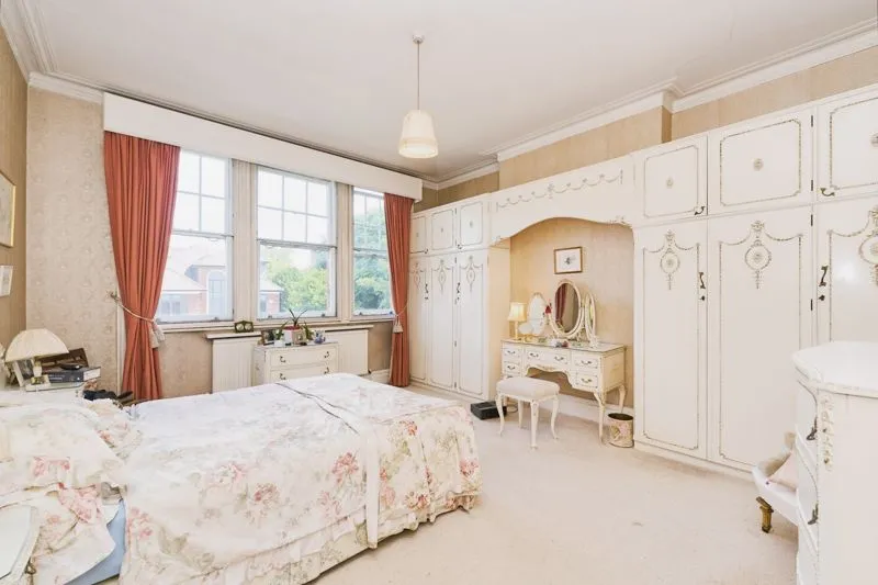 Denbigh Gardens, Richmond TW10 6EN, photo 9