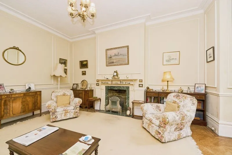 Denbigh Gardens, Richmond TW10 6EN, photo 5