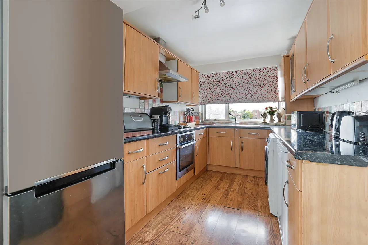 Kingston Road, Leatherhead, KT22, photo 4