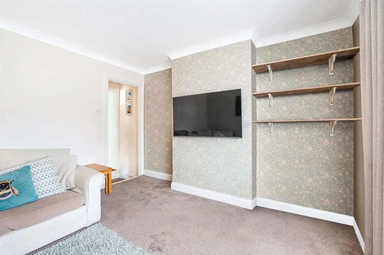 Kingston Road, Leatherhead, KT22, photo 3