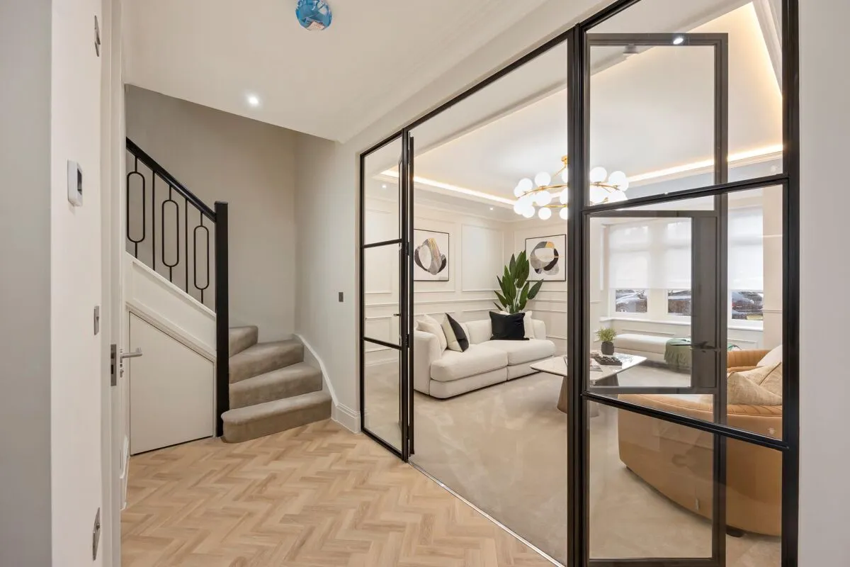 Leatherhead Road, Oxshott, KT22, photo 2