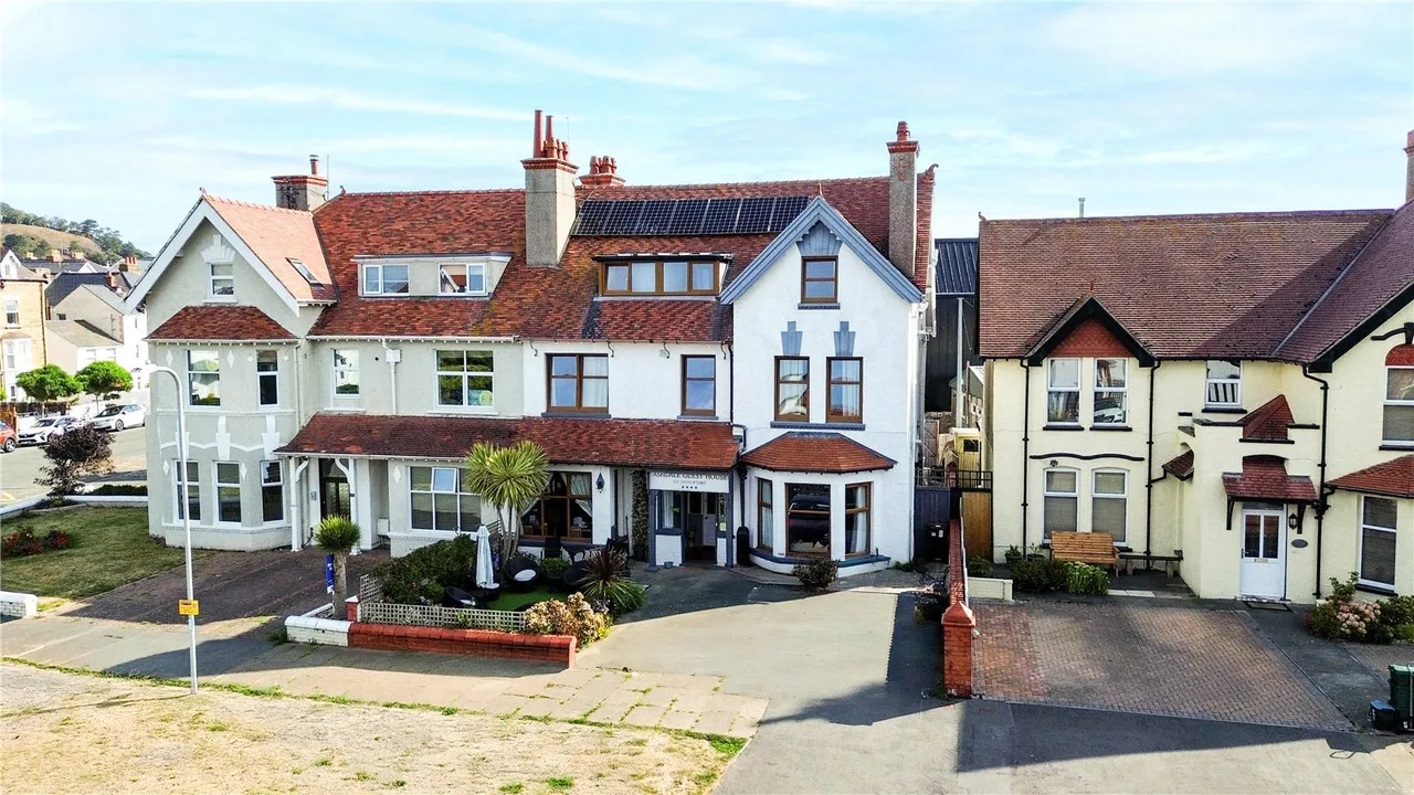 9 bed house for sale — St. Davids Road, Llandudno, LL30 2UL