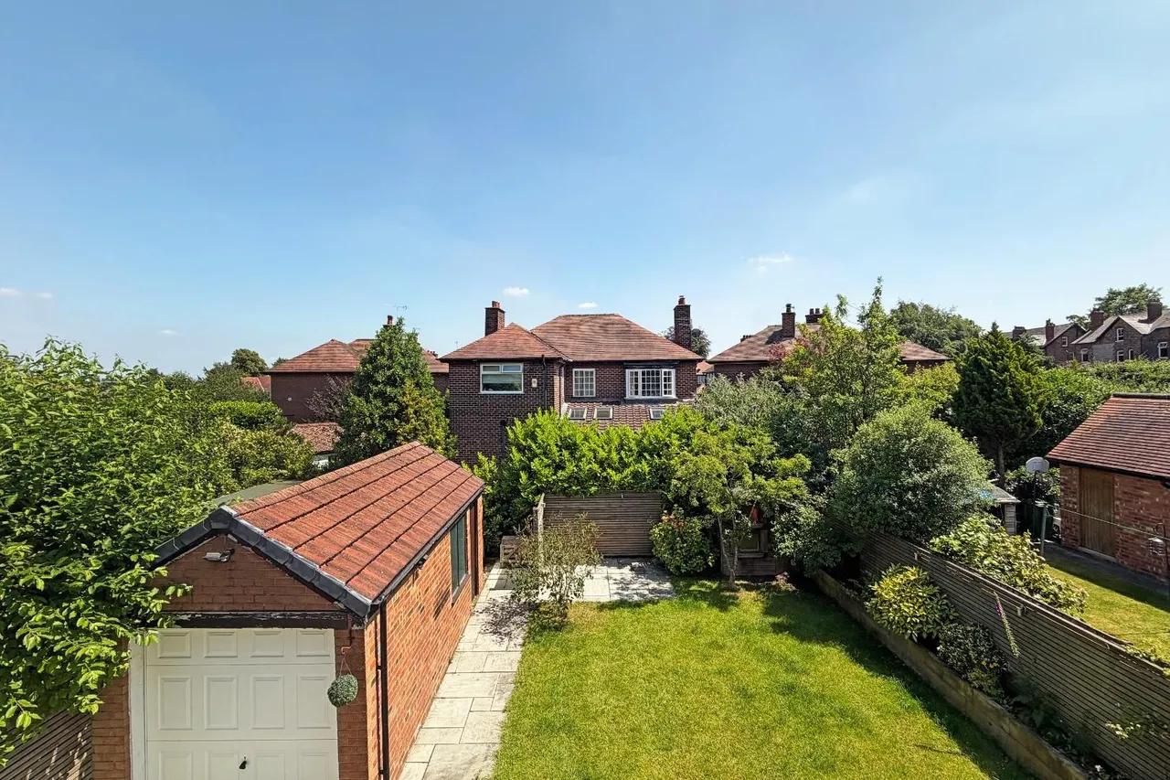 Queens Road, Hale, Cheshire WA15 9HF, photo 32