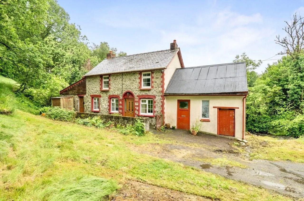 3 bed smallholding for sale — Llanafanfawr, Builth Wells, Powys, LD2 3PW