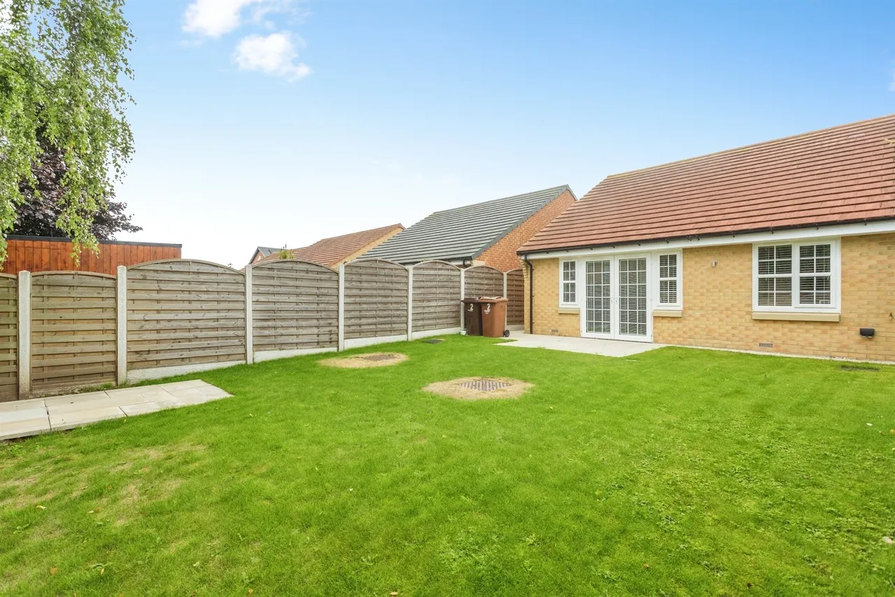 Pilkington Court, Walton, WF2, photo 12