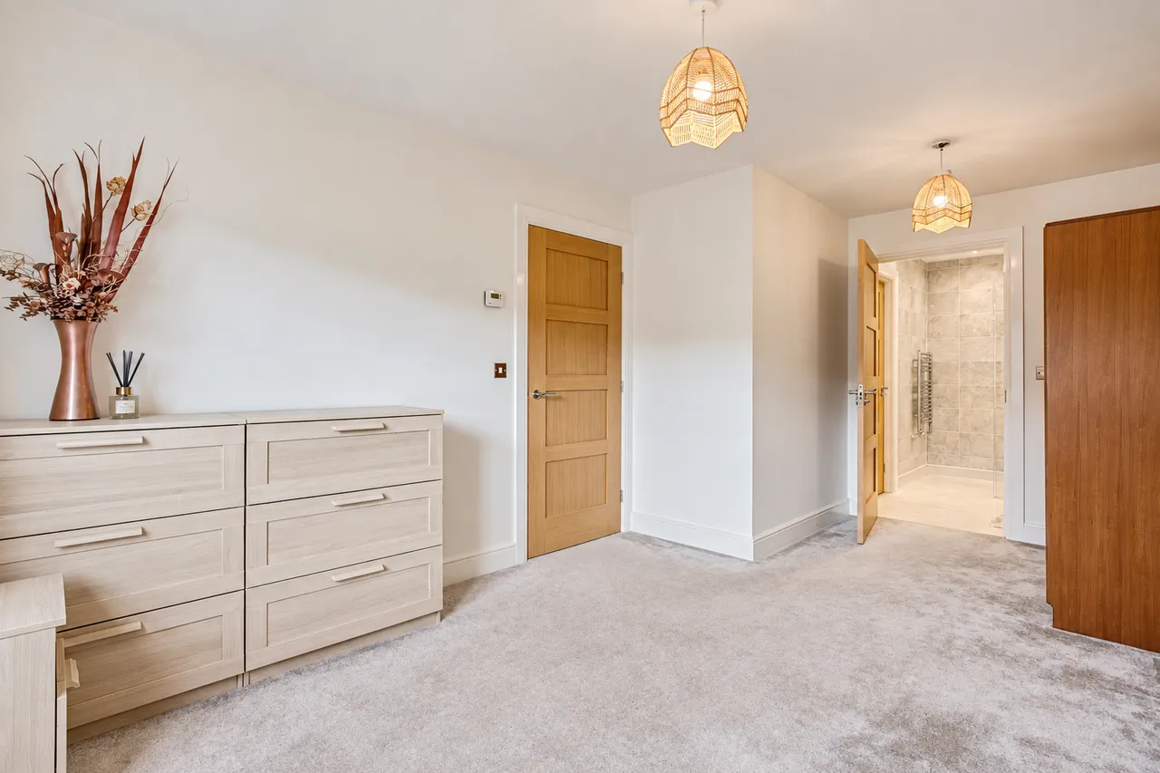 Pilkington Court, Walton, WF2, photo 8