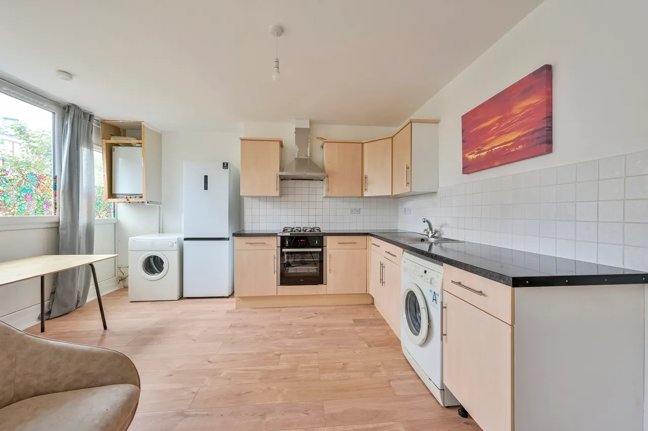 48 Alton Road, London, photo 2