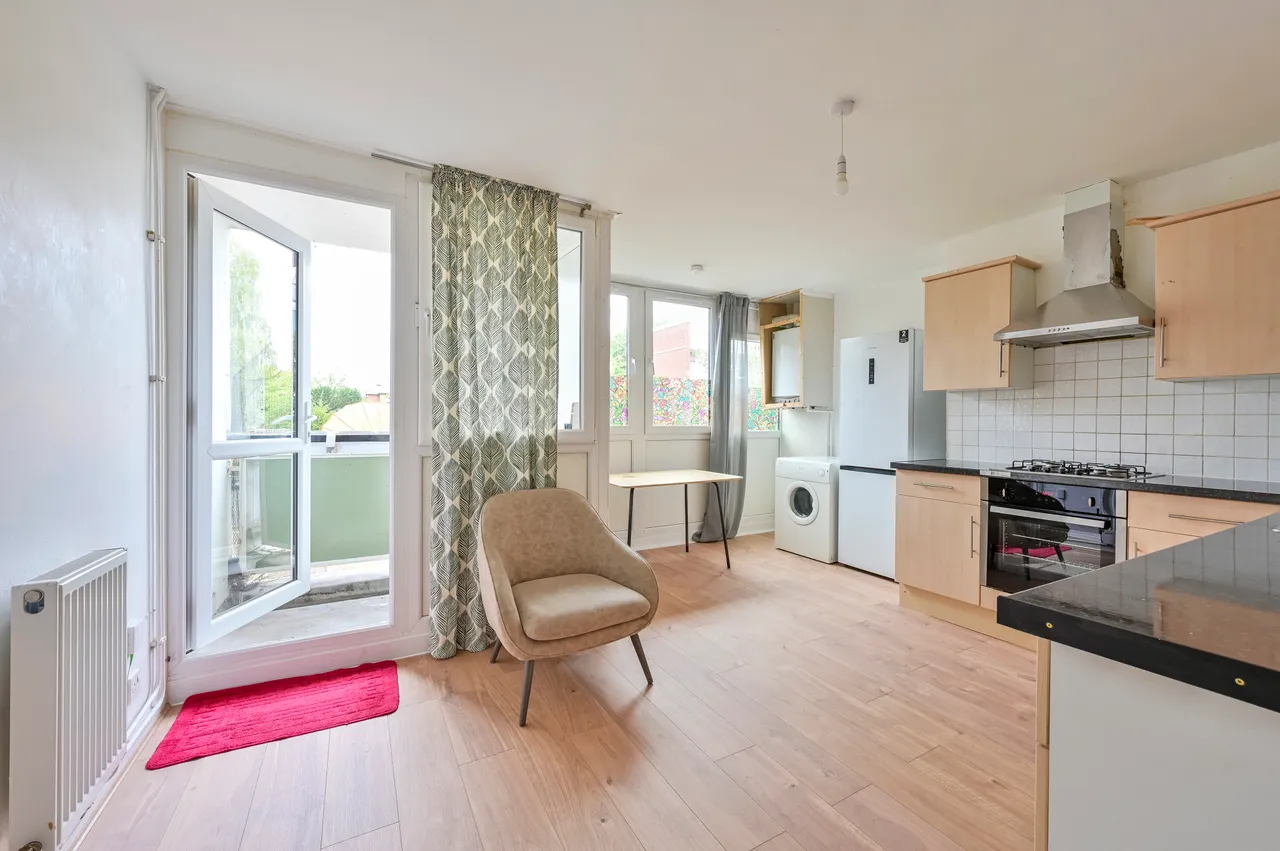 4 bed flat to rent — 48 Alton Road, London