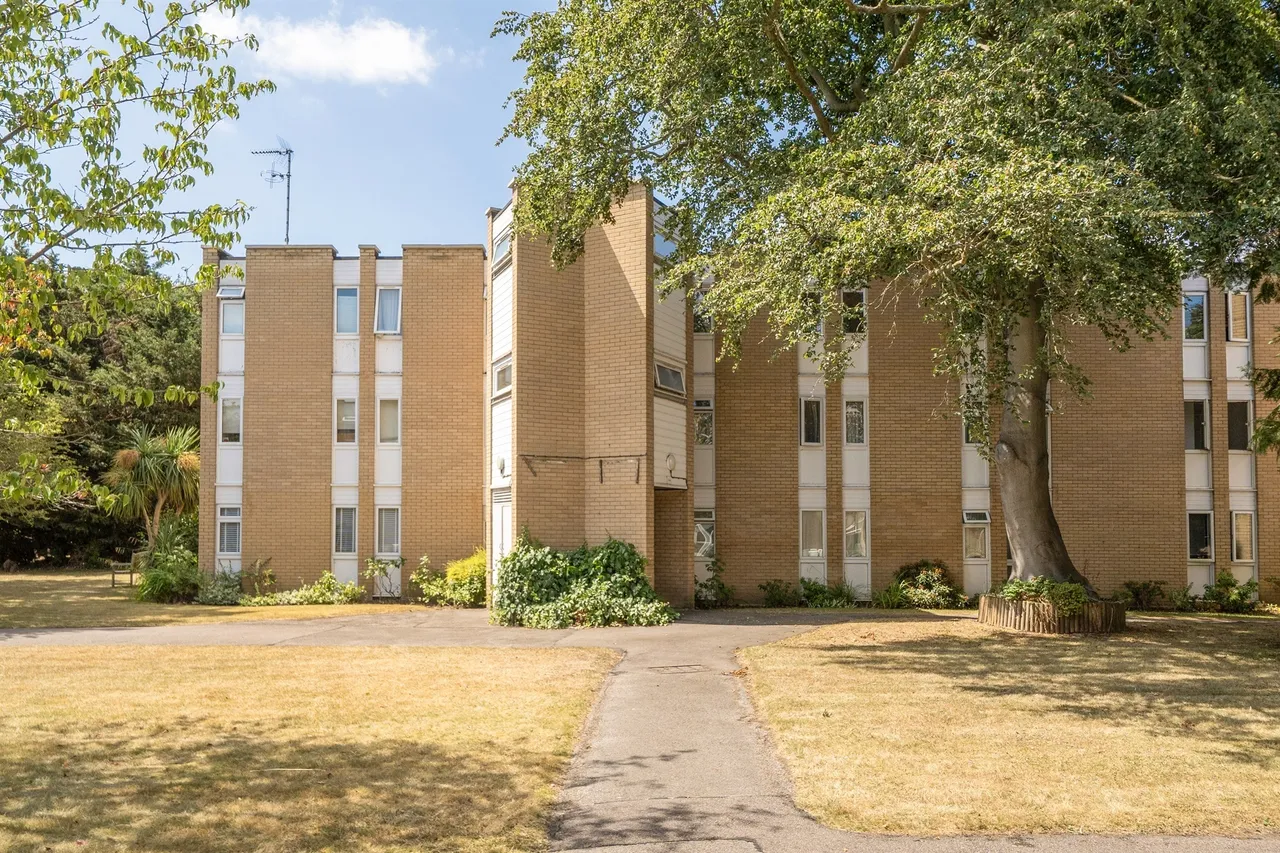 2 bed flat for sale — Winchester Close, Enfield