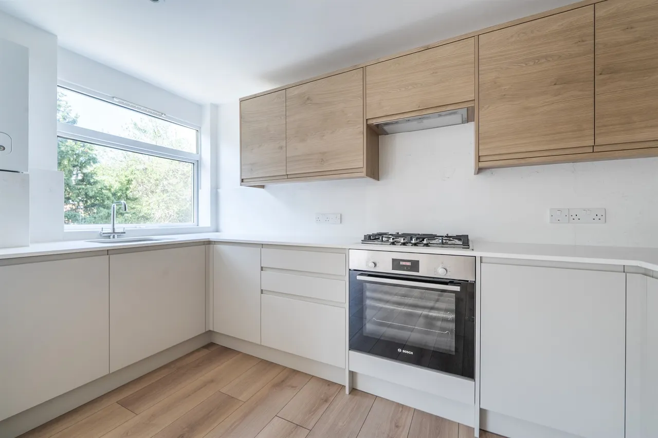 Winchester Close, Enfield, photo 3